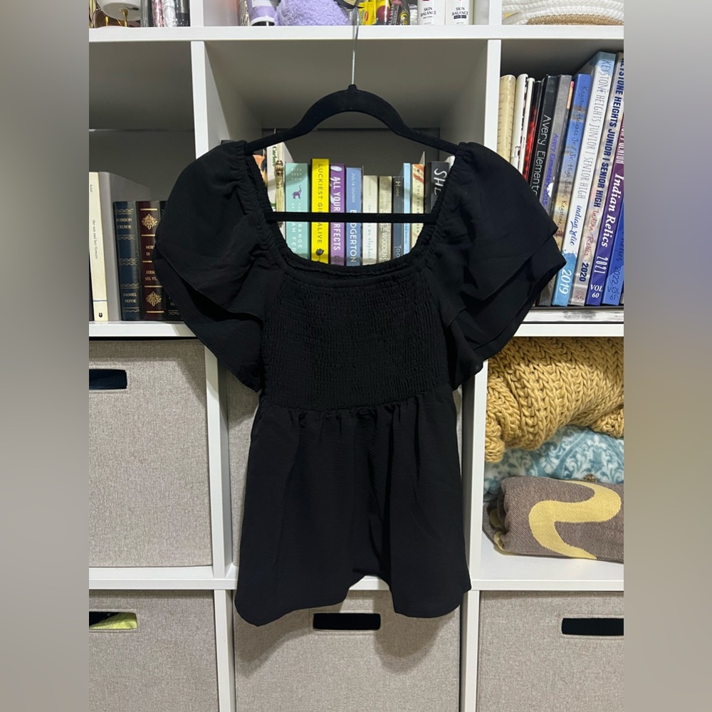 Cute black blouse!